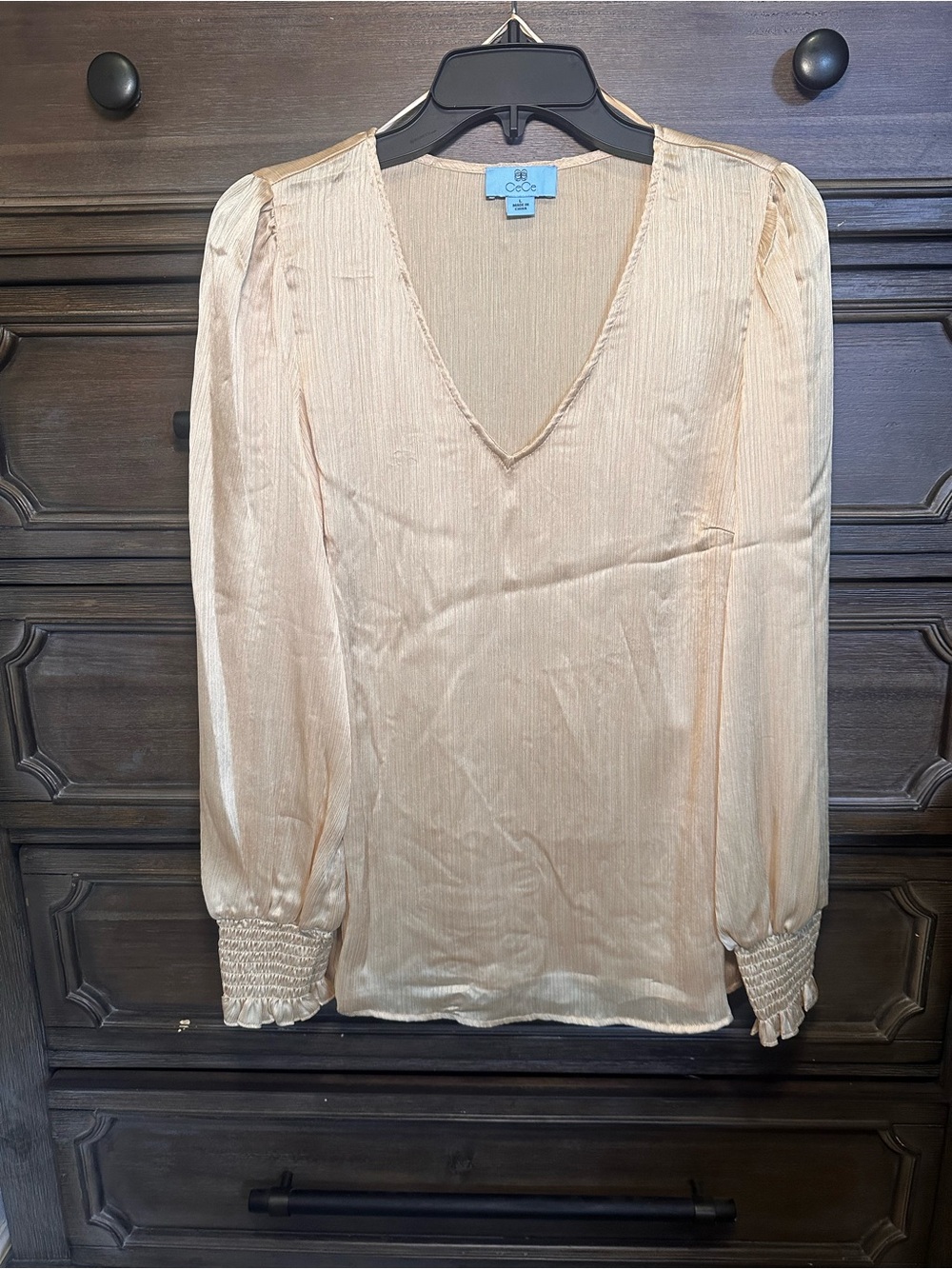 CeCe Cream V-Neck Puff Sleeve Blouse - NWT